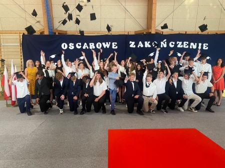 Pierwsi Absolwenci ukończyli szkołę - czerwiec 2026 rok